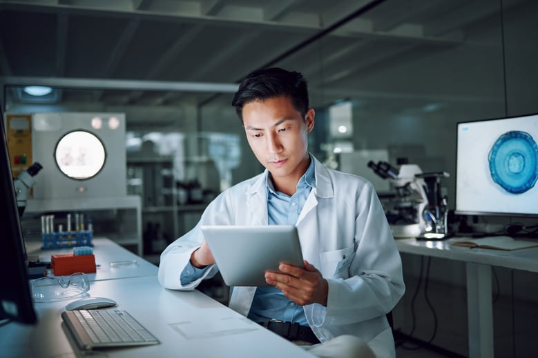 clinical research professional looking at a electronic device in a laboratory 